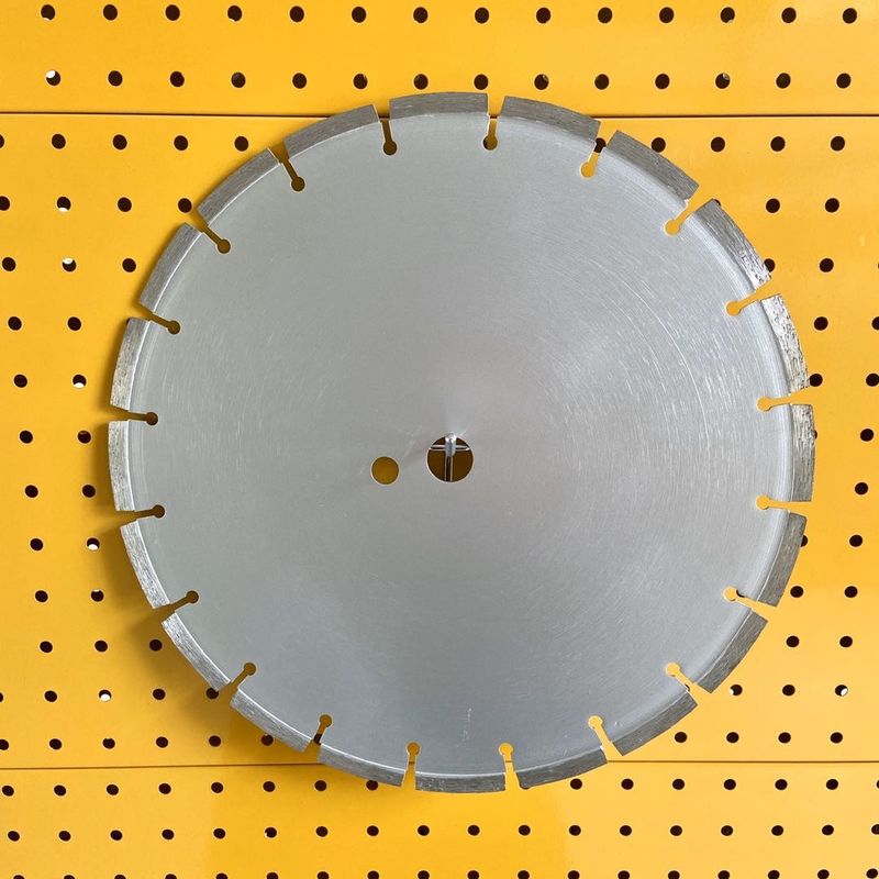 Lưỡi cưa kim cương cắt khô Huachang 7 inch 180 × 2.4 / 1.8 × 10 × 13T chất lượng cao